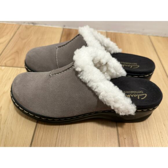 Clarks Women’s Bendables Lexi Carousel beige Suede Clogs w/ Shearling Sz 5.5 - Picture 1 of 10